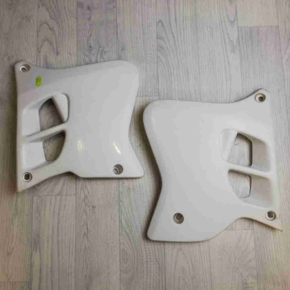 UFO 2856 Tankspoiler Kühlerabdeckung Yamaha YZ 125/250 93-95 gebraucht UFO 2856 Tankspoiler Kühlerabdeckung Yamaha YZ 125/250 93-95 gebraucht