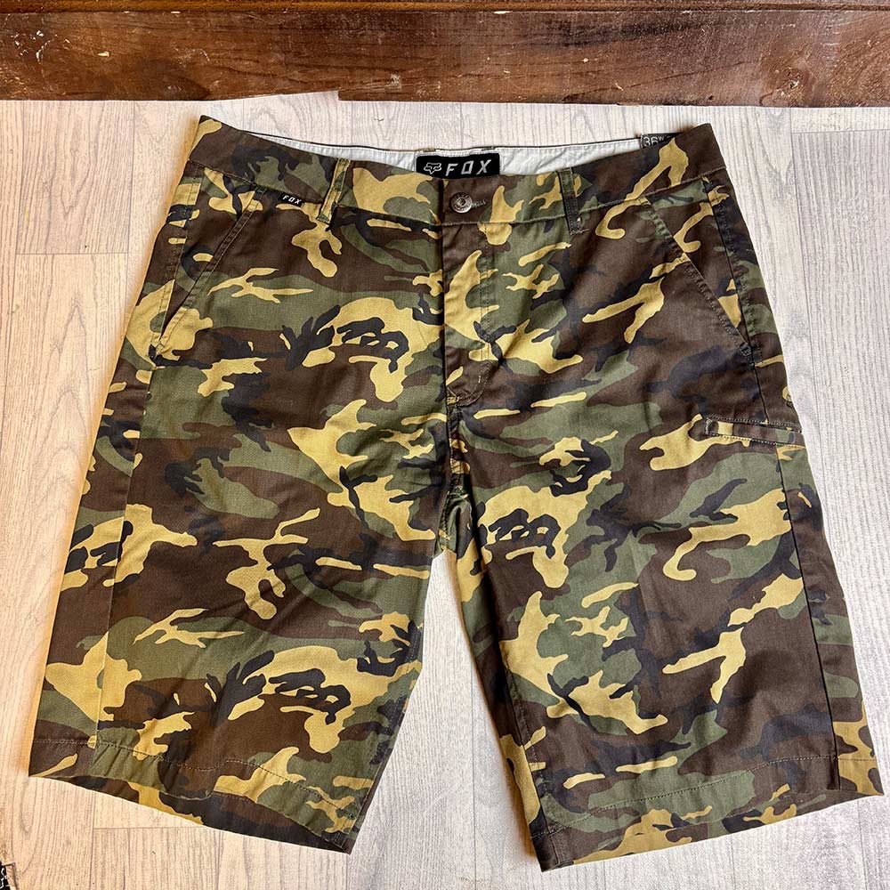 FOX Shorts kurze Hose Männer camo grün